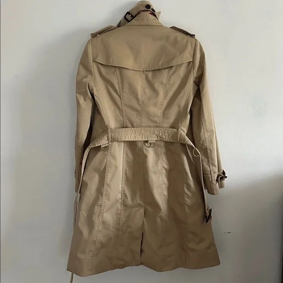 Burberry The Sandringham Double-Breasted Trench Coat US 4 - Picture 3 of 13